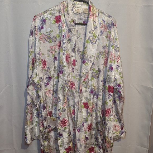 Victoria's Secret Other - Victoria's Secret Multicolor Floral Satin Robe